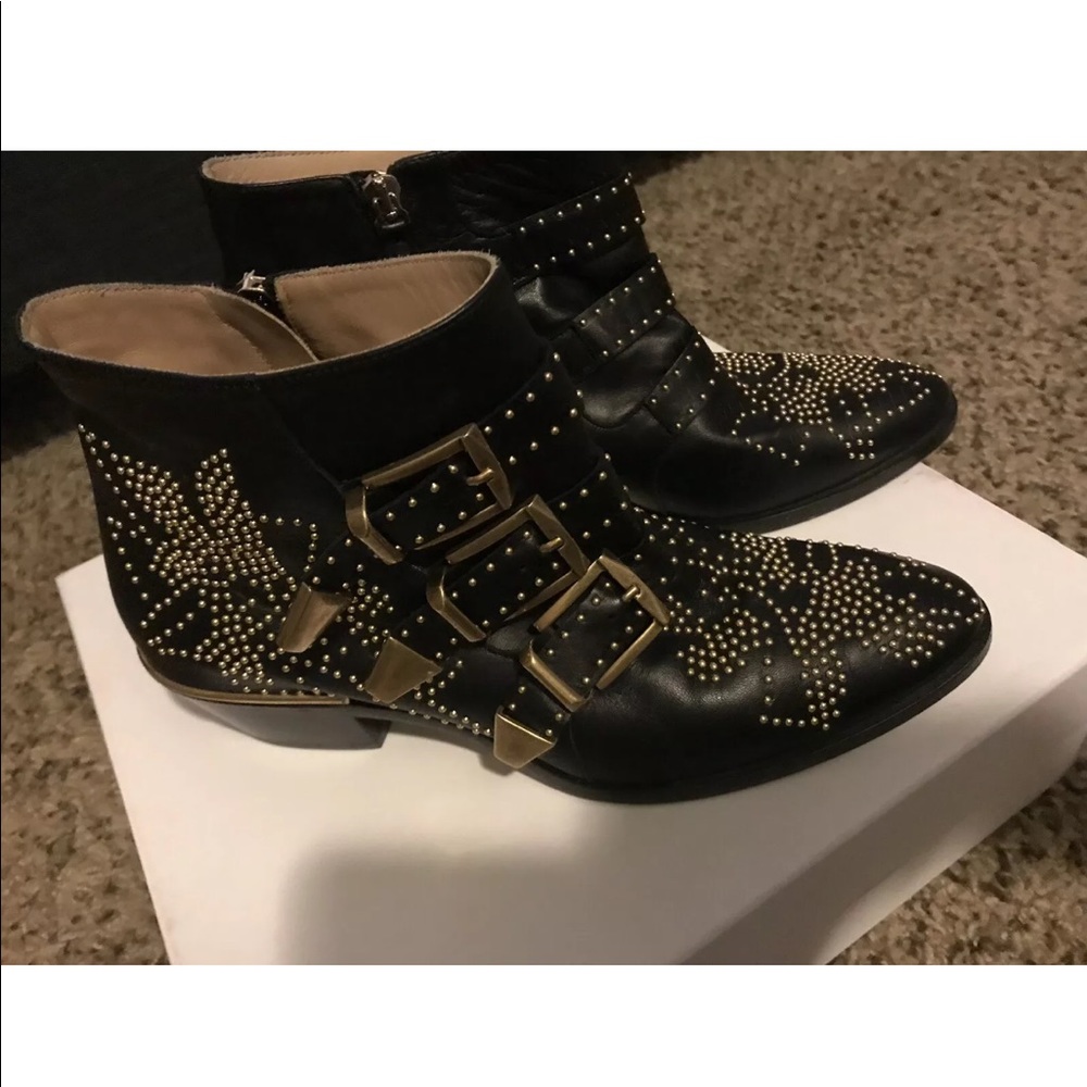 Suzanna Chloe Size 7 boots black leather